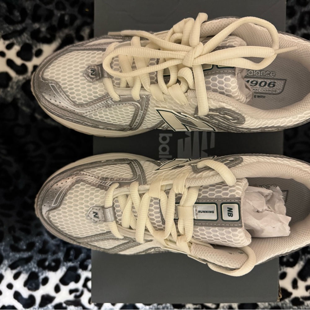 New Balance 1906R
Sz: 7(men) 8.5(women) - Picture 5 of 8